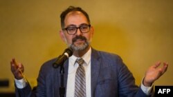 Michael Fakhri, Relator Especial de la Organización de Naciones Unidas sobre el derecho a la alimentación, en conferencia de prensa en Caracas. (Cristian Hernandez / AFP)