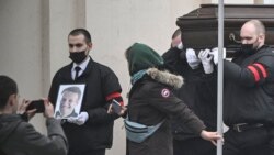 ព័ត៌មានពេលរាត្រី ១ មីនា៖ ក្រុម​គ្រួសារ​លោក Navalny ធ្វើ​ពិធី​បញ្ចុះសព​មេដឹកនាំ​បក្ស​ប្រឆាំង​ក្រោយ​ស្លាប់​ក្នុង​ពន្ធនាគារ។