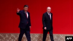 Ռուսական Sputnik պետական ​​գործակալության կողմից տարածված այս լուսանկարում Ռուսաստանի նախագահ Վլադիմիր Պուտինը և Չինաստանի նախագահ Սի Ծինպինը ներկա են գտնվել Ռուսաստանի և Չինաստանի միջև դիվանագիտական ​​հարաբերությունների հաստատման 75-ամյակին նվիրված համերգին։