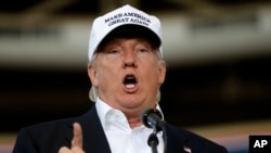 លោក Donald Trump បេក្ខជន​ប្រធានាធិបតី​សហរដ្ឋ​អាមេរិក​មកពី​គណបក្ស​សាធារណរដ្ឋ​បាន​ធ្វើ​ដំណើរ​ទៅ​កាន់​ប្រទេស​ម៉ិចស៊ិក ដើម្បី​ពិភាក្សា​ជាមួយ​ប្រធានាធិបតី​ម៉ិចស៊ិក​លោក Enrique Pena Nieto។