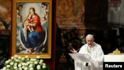 教宗方济各5月16日在罗马为居住在那里的虔诚的缅甸族信徒举行了一场弥撒。 （路透社照片）