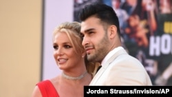 سام اصغری و بریتنی اسپیرز