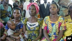 Žene u Demokratskoj republici Kongo slušaju predavanje specijalnog izaslanika UN-a o seksualnom nasilju 