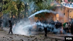 Los estudiantes reclamaron que la reacción policial fue desmedida y pidieron volver a ser autorizados para marchar.