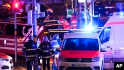 Almanya’nın Magdeburg kentindeki Noel pazarında bir sürücü aracıyla kalabalığın içine daldı. Saldırıda en az 2 kişi öldü, çok sayıda kişi yaralandı, 20 Aralık 2024. 