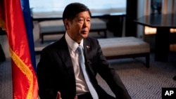 资料照 - 菲律宾总统小马科斯接受美国媒体美联社的电视采访。