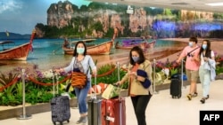This picture taken on November 22, 2020 shows tourists arriving at Phuket International Airport. (Photo by Mladen ANTONOV / AFP)