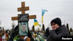 Groblje u Buči, nedaleko od Kijeva, 24. februara 2023.