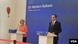 Ursula von der Lajen i Aljbin Kurti na konferenciji za novinare u Prištini