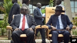 Riek Machar (L) na Rais Salva Kiir wa Sudan Kusini