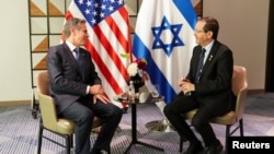 แอนโทนี บลิงเคน รัฐมนตรีว่าการกระทรวงการต่างประเทศสหรัฐฯ เข้าพบ ไอแซค เฮอร์ซอก ประธานาธิบดีอิสราเอล ที่กรุงเทลอาวีฟ ในวันอังคารที่ 22 ต.ค. 2024 