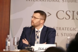 Chuyên gia Greg Poling, CSIS, theo dõi bình chọn của cử tọa về khả năng xảy ra sự cố ở Biển Đông tại hội thảo hôm 22/1