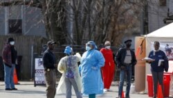 Red za testiranje na koronavirus ispred bolnice Rozlend u Čikagu, 7. aprila 2020.