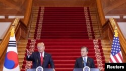 2019年6月30日，美国总统特朗普和韩国总统文在寅在韩国首尔青瓦台举行新闻发布会。