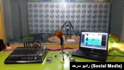 پس از تسلط مجدد طالبان بر افغانستان در اگست ۲۰۲۱، محدودیت‌های حکومت این گروه بر رسانه‌ها و خبرنگاران افزایش یافته است.