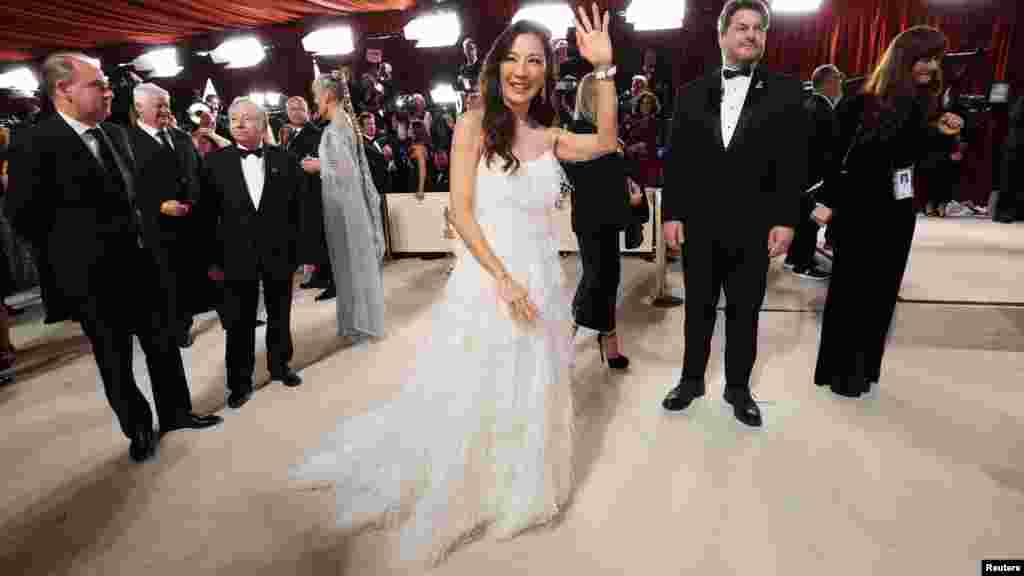 Michelle Yeoh pose on the champagne-colored red carpet during the Oscars arrivals at the 95th Academy Awards in Los Angeles, March 12, 2023. (Photo by Mario Anzuoni/Reuters)