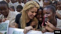 La designación de Shakira se vincula además con su trabajo como directora de la fundación Pies Descalzos, en apoyo de niños de bajos recursos de América Latina.