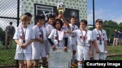 Virjiniya shtatidagi 12 yoshlilarning "SYA" jamoasi