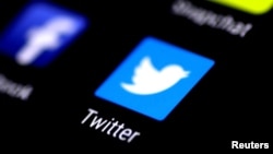 The Twitter application is seen on a phone screen August 3, 2017. REUTERS/Thomas White - RC15389E4A90