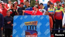 El presidente en disputa de Venezuela, Nicolás Maduro, rechazó todo tipo de intervención y de lo que llamó "intento de golpe de estado".