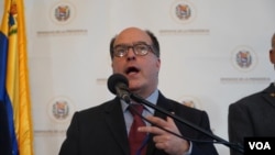 Julio Borges, Comisionado para las Relaciones Exteriores de Venezuela nombrado por la oposición venezolana, durante conferencia de prensa, el 27 de septiembre de 2019.