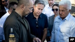 ԱՄՆ պետքարտուղար Էնթոնի Բլինքենը խոսում է Ուկրաինայի վարչապետ Դենիս Շմիգալի հետ. 2023 թվականի սեպտեմբերի 7, Կիև, Ուկրաինա