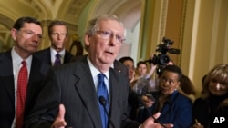 Senatda ozchilik sardori, respublikachi Mitch Makkonel 