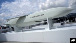 ARHIVA - Krstareća raketa izložena u Parizu (Foto: AP Photo/Lewis Joly)