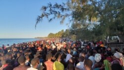 Covid-19: Banhistas violam regras de prevenção na Praia do Wimbe, Cabo Delgado