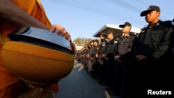 Thai police block Buddhist monks at the gate of Dhammakaya Temple in Pathum Thani province, Thailand, Feb. 16, 2017. 