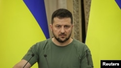 Rais wa Ukraine Volodymyr Zelenskiy wakati akitoa hotuba yake ya kila siku kwa njia ya video