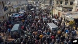 در جریان درگیری‌ها اخیر، کم از کم ۹۰ نیروهای امنیتی حکومت جدید سوریه نیز کشته شده‌اند