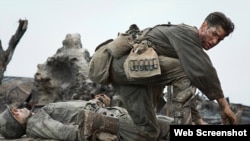 اندرو گارفیلد در صحنه ای از فیلم «سلسله جبال هکسا» به کارگردانی «مل گیبسون» 