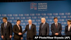 Potpredsjednik SAD Majk Pens sa liderima regiona