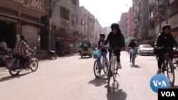 ក្មេងស្រី​ប៉ាគីស្ថាន​ជិះ​កង់​ដើម្បី​ទាមទារ​ឱកាស