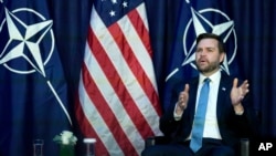 ဂျာမနီနိုင်ငံမှာကျင်းပတဲ့ မြူးနစ် လုံခြုံရေးညီလာခံမှာ မိန့်ခွန်းပြောနေတဲ့ အမေရိကန် ဒုသမ္မတ JD Vance ။