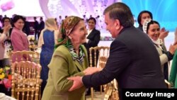 O'zbekiston Prezidenti Shavkat Mirziyoyev ayollar bilan