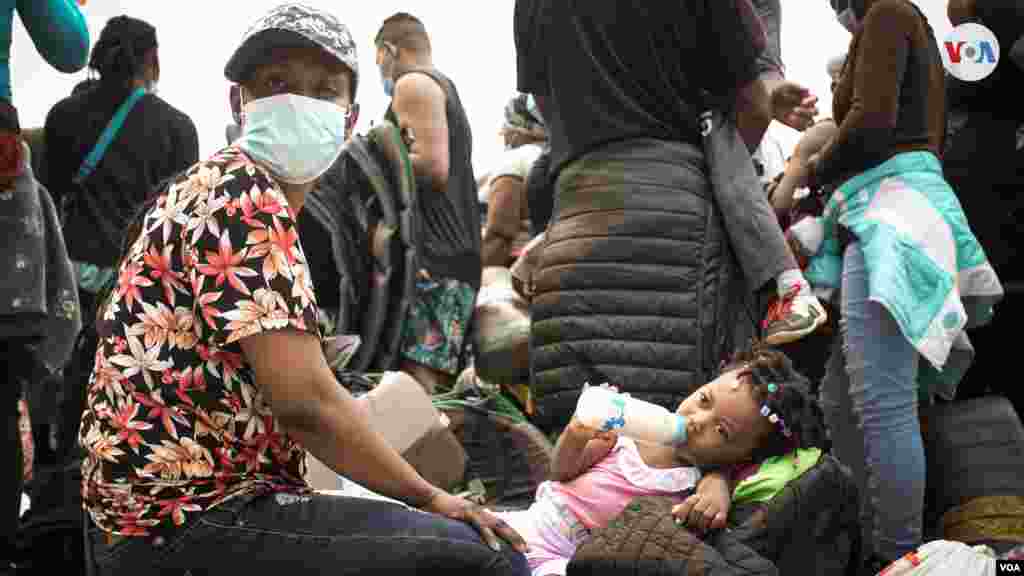 El Instituto de Bienestar Familiar del gobierno colombiano en los últimos días ha hecho entrega de leche de fórmula para los migrantes de menor edad.