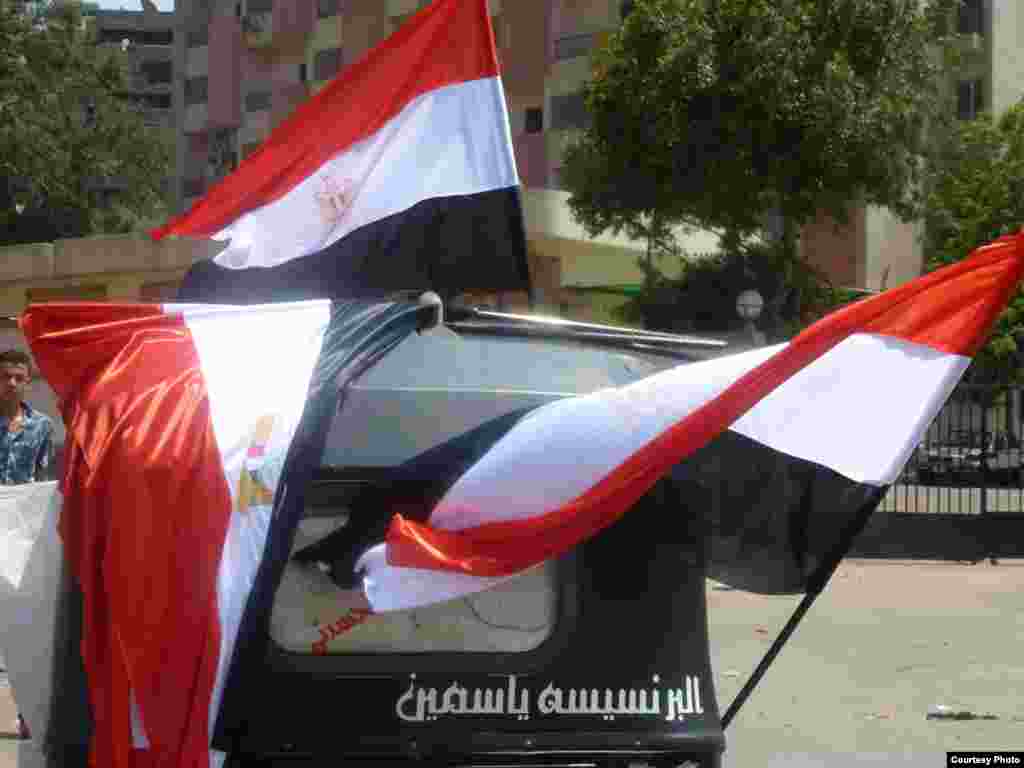 Egyptian flags for sale at Muslim Brotherhood stronghold outside Cairo's Rabaa al-Adawiya mosque. Photo: VOA/Sharon Behn