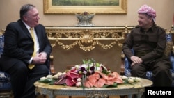 Državni sekretar SAD Majk Pompeo, levo, sastaje se sa Masudom Barzanijem, lider Kurdske demokratske partije, u Irbilu, Irak, 9. januara 2019.