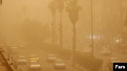 تصویر آرشیوی از گرد و غبار و آلودگی هوا در اهواز.