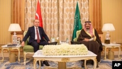 Turkiya rahbari Saudiya qiroli bilan. 29-dekabr 2015-yil