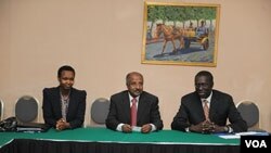 A worker puts the final touches to a replica of a Beijing opera mask made with lemons and oranges during the 82th Lemon festival in Menton, France. It took more than 20,000 hours of work for teams to set up the festival and some 145 metric tons of lemons and oranges are used to make displays during the 82th festival, which is themed "Tribulations of a lemon in China".<br />
&nbsp;