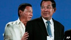 Philippine President Rodrigo Duterte, left, and Cambodian Prime Minister Hun Sen, right, attend an opening the World Economic Forum on ASEAN, in Phnom Penh, Cambodia, Thursday, May 11, 2017. Some 700 people from 40 countries in the region has been attended this week the World Economic Forum on ASEAN that was held by impoverished Cambodia. (AP Photo/Heng Sinith)