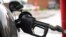 Državna statistika pokazuje da je gorivo u Americi u protekloj godini poskupelo za 58 odsto. (Foto: AP Photo/David Zalubowski)