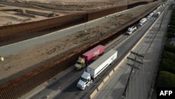 ကာလီဖိုးနီးယားနဲ့ မက္ကဆီကို နယ်စပ်တလျောက်က အဝေးပြေးကုန်စည်လမ်းမကြီ။ (January 22, 2025)