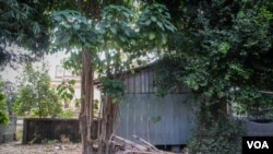 Ly’s hut is located near Kraing Pagoda, Prey Veng province, Cambodia, February 24, 2017. (Khan Sokummno/VOA Khmer)