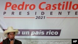 El socialista Pedro Castillo es el ganador aparente de las elecciones presidenciales de Perú, pero las autoridades electorales no han declarado aún a un triunfador.