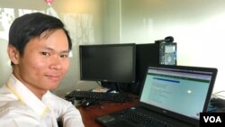 Treng Piseth, senior content manager of Leng Pleng website, Phnom Penh, Cambodia, December 12, 2017. (Khan Sokummono/ VOA Khmer)