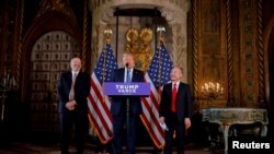 Presiden terpilih Amerika Donald Trump menyampaikan sambutan di dampingi Ketua dan CEO SoftBank Masayoshi Son dan CEO Cantor Fitzgerald serta calon Menteri Perdagangan Trump Howard Lutnick, di Mar-a-Lago di Palm Beach, Florida, Amerika, 16 Desember 2024. (Brian Snyder/REUTERS)
